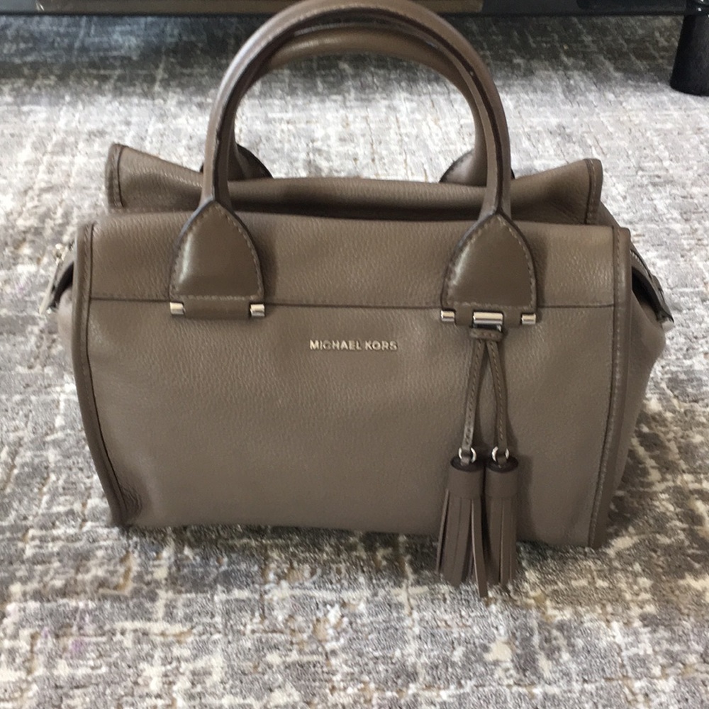 Micheal kors hand bag light brown